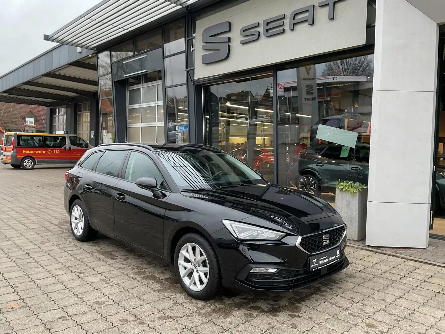 SEAT Leon ST 1.5 eTSI DSG Style - AHK - Allwetterreifen Schwarz - 1