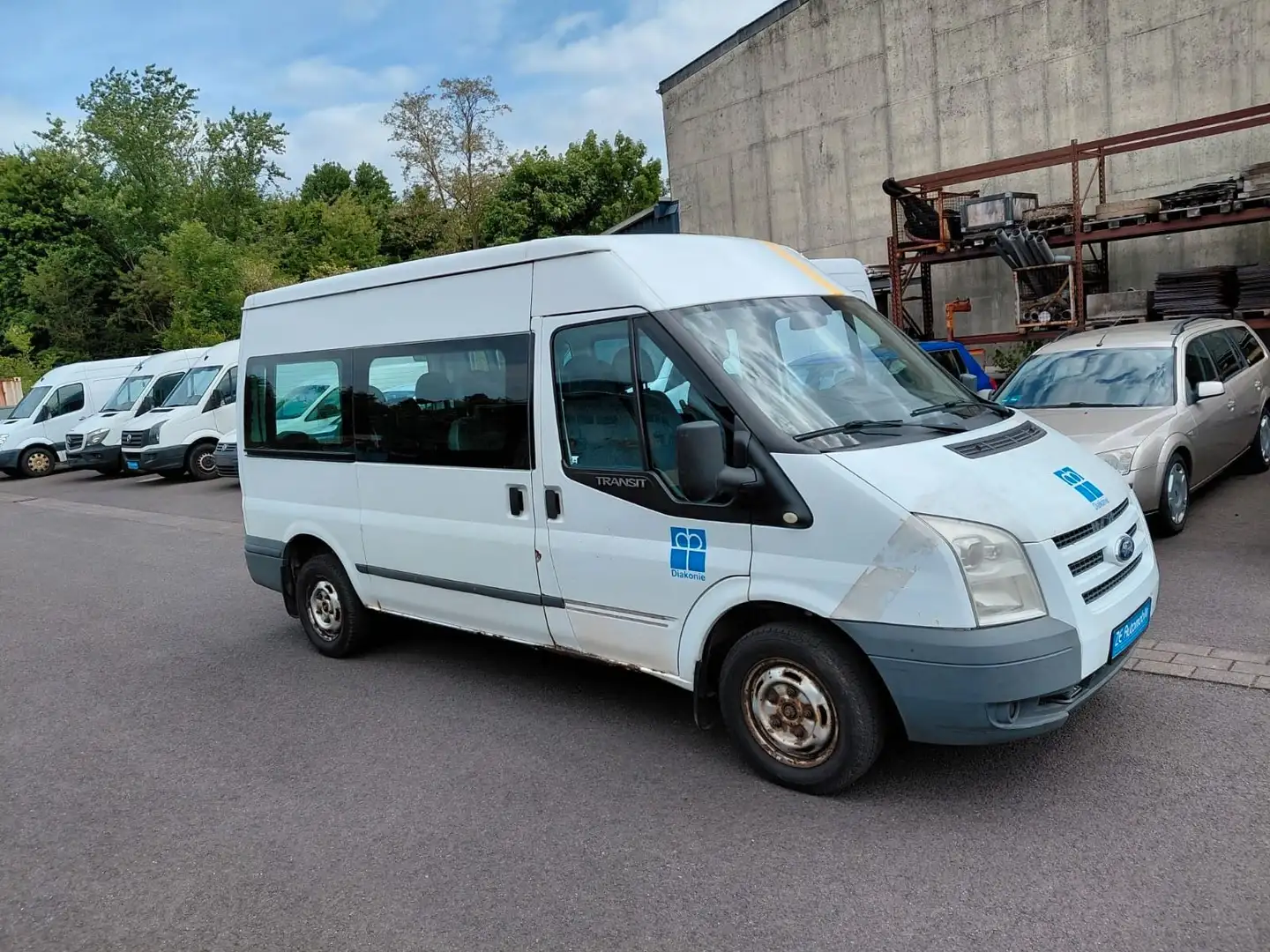 Ford Transit Kombi FT 300 M Trend  9 SITZER White - 1