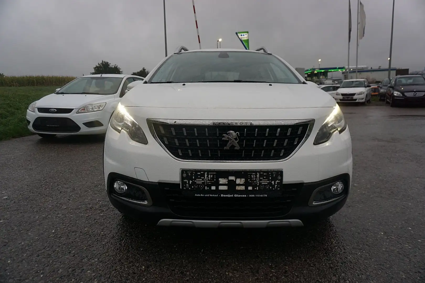 Peugeot 2008 1,2 PureTech 110 S&S Allure Weiß - 1