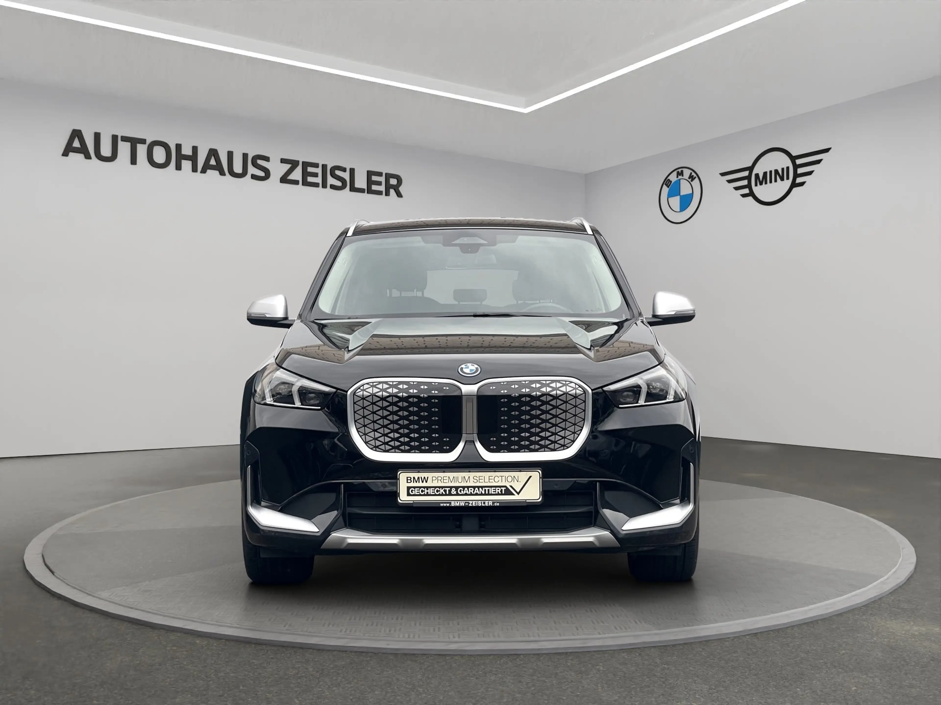 BMW iX1 eDrive20 °xLine° AHK Rückfahrkamera Abstandstempom — photo 5