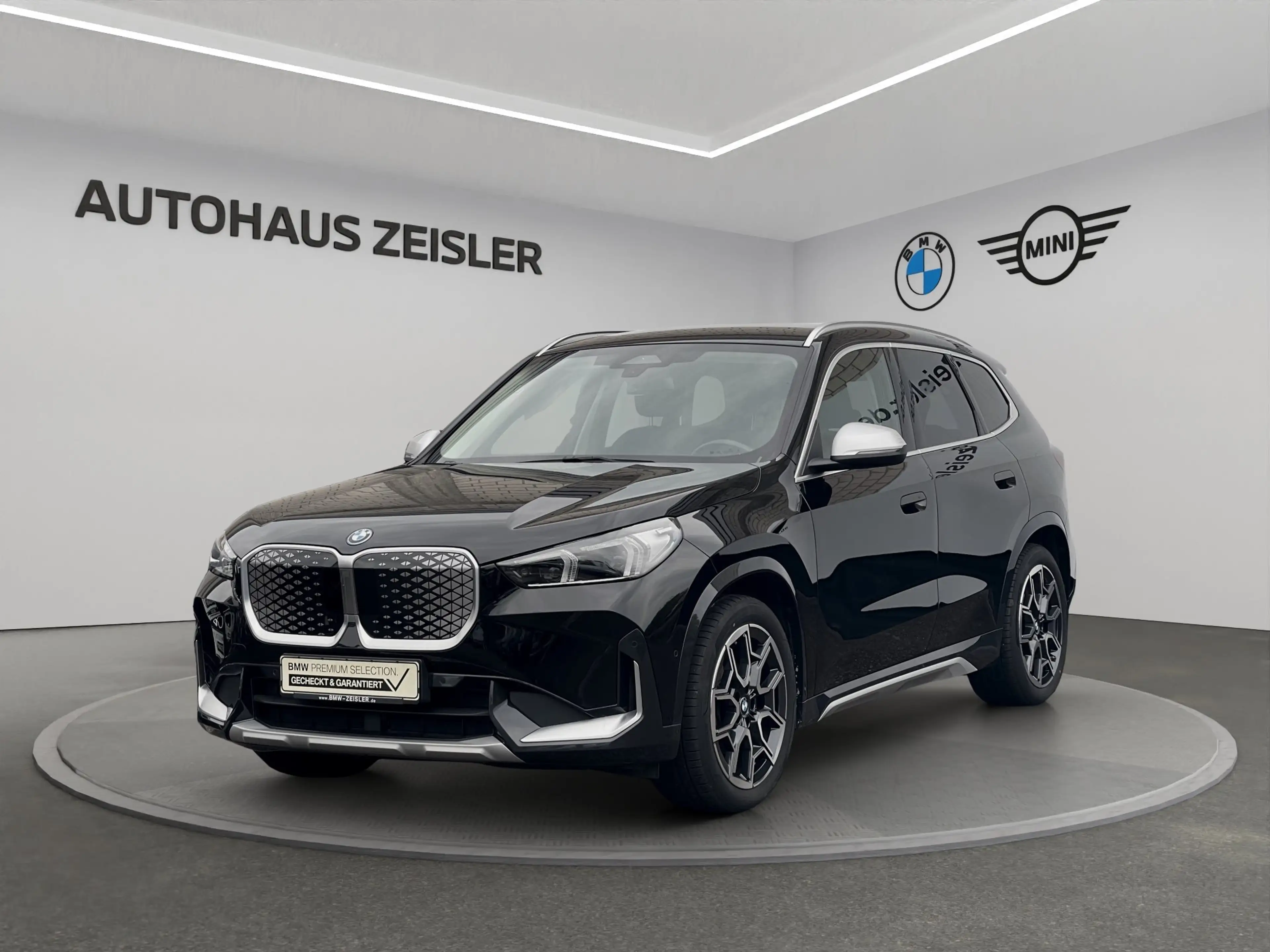 BMW iX1 eDrive20 °xLine° AHK Rückfahrkamera Abstandstempom