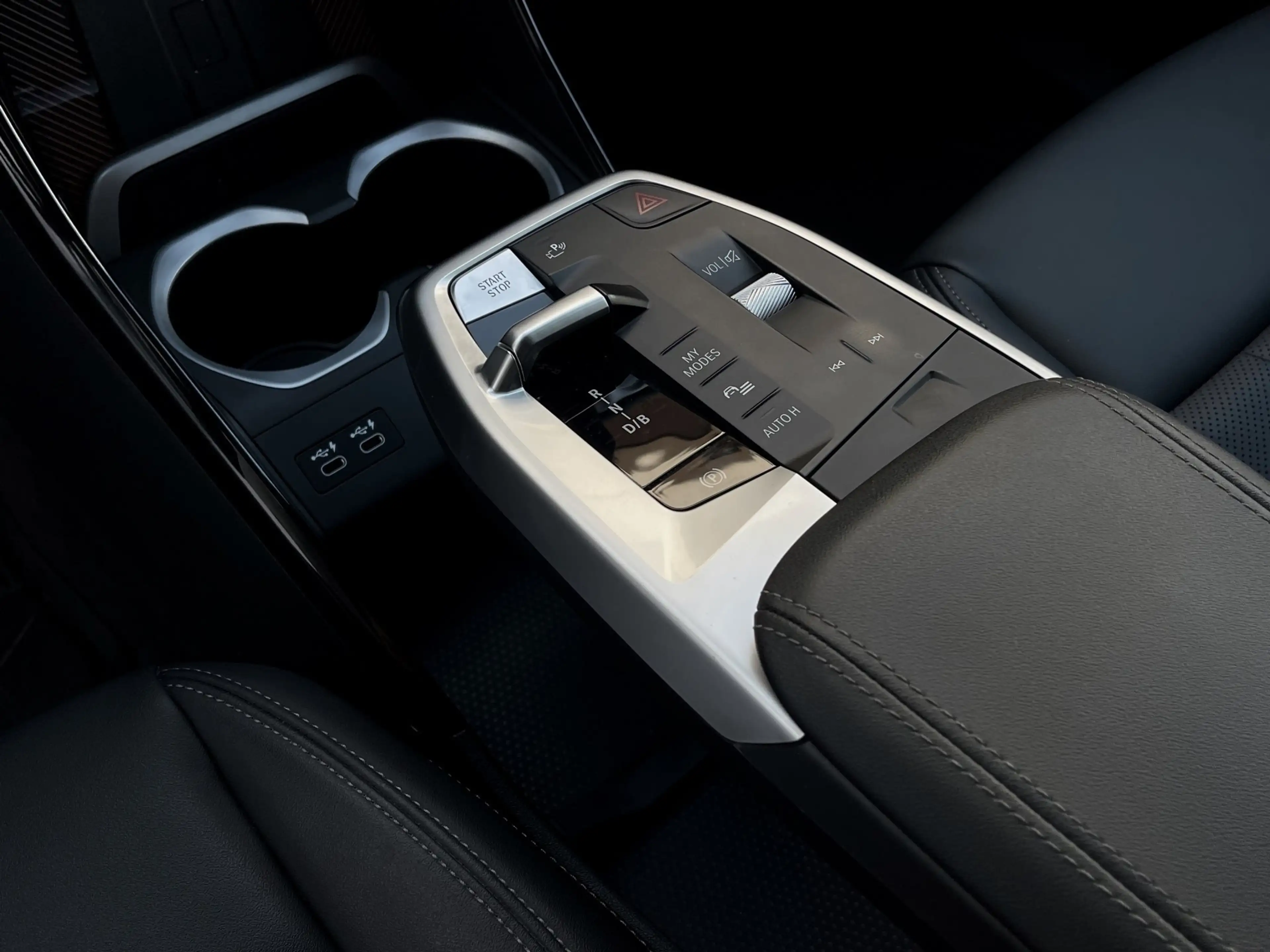 BMW iX1 eDrive20 °xLine° AHK Rückfahrkamera Abstandstempom — photo 10