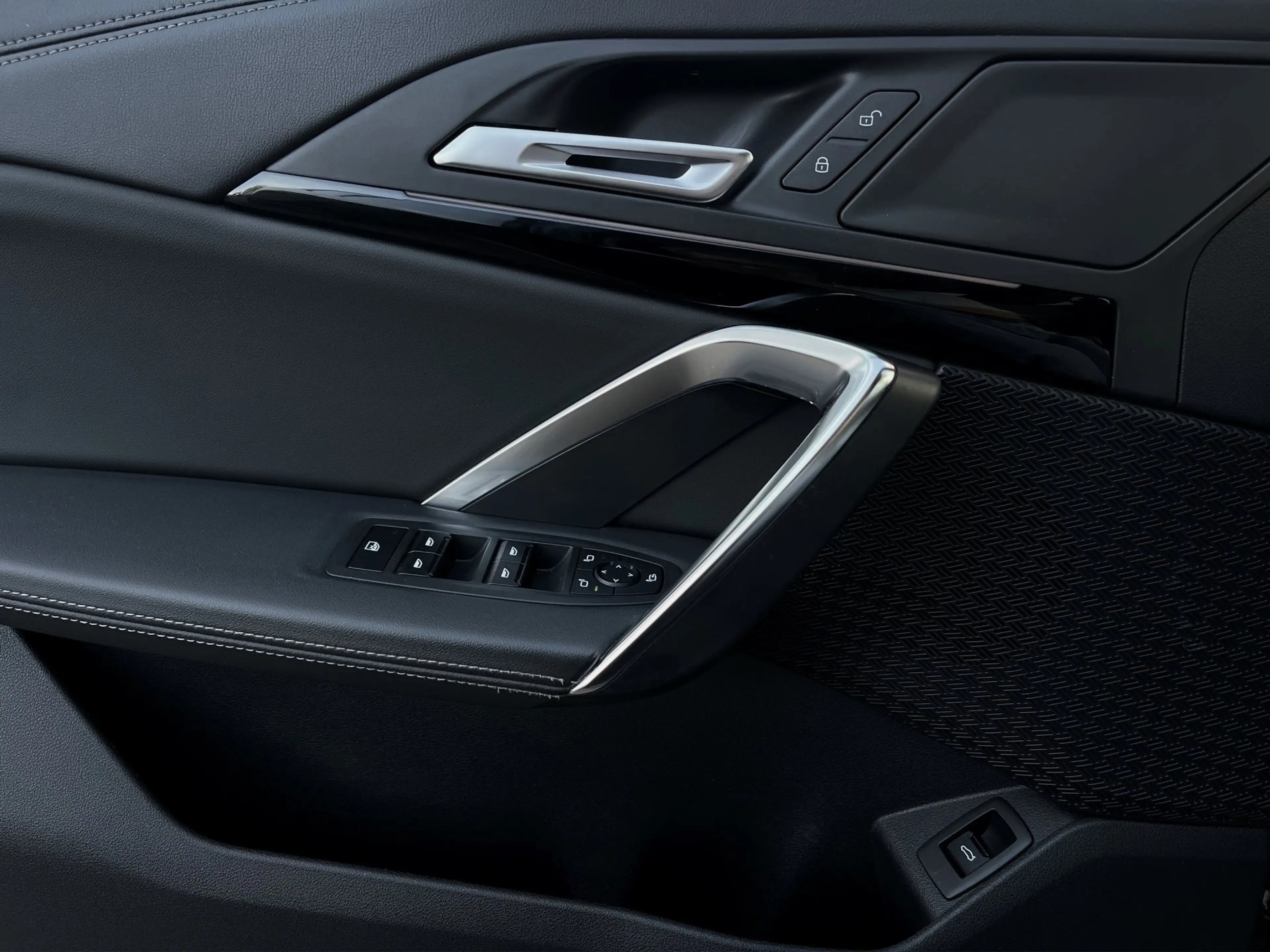 BMW iX1 eDrive20 °xLine° AHK Rückfahrkamera Abstandstempom — photo 15