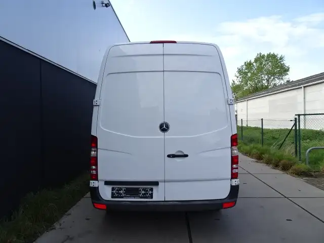 Mercedes-Benz Sprinter view 5
