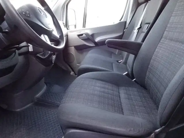 Mercedes-Benz Sprinter view 8