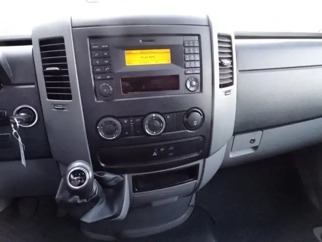 Mercedes-Benz Sprinter view 9