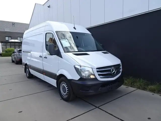Mercedes-Benz Sprinter main image