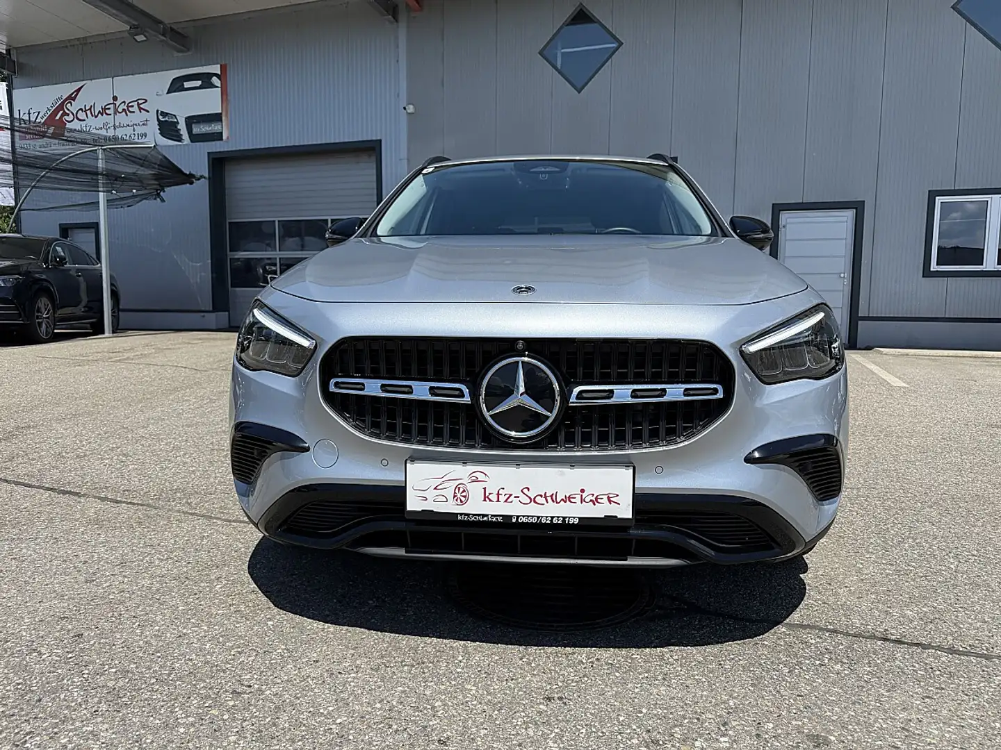 Mercedes-Benz GLA 200 d 4matic Entry Österreich-Edition Aut. Silber - 2