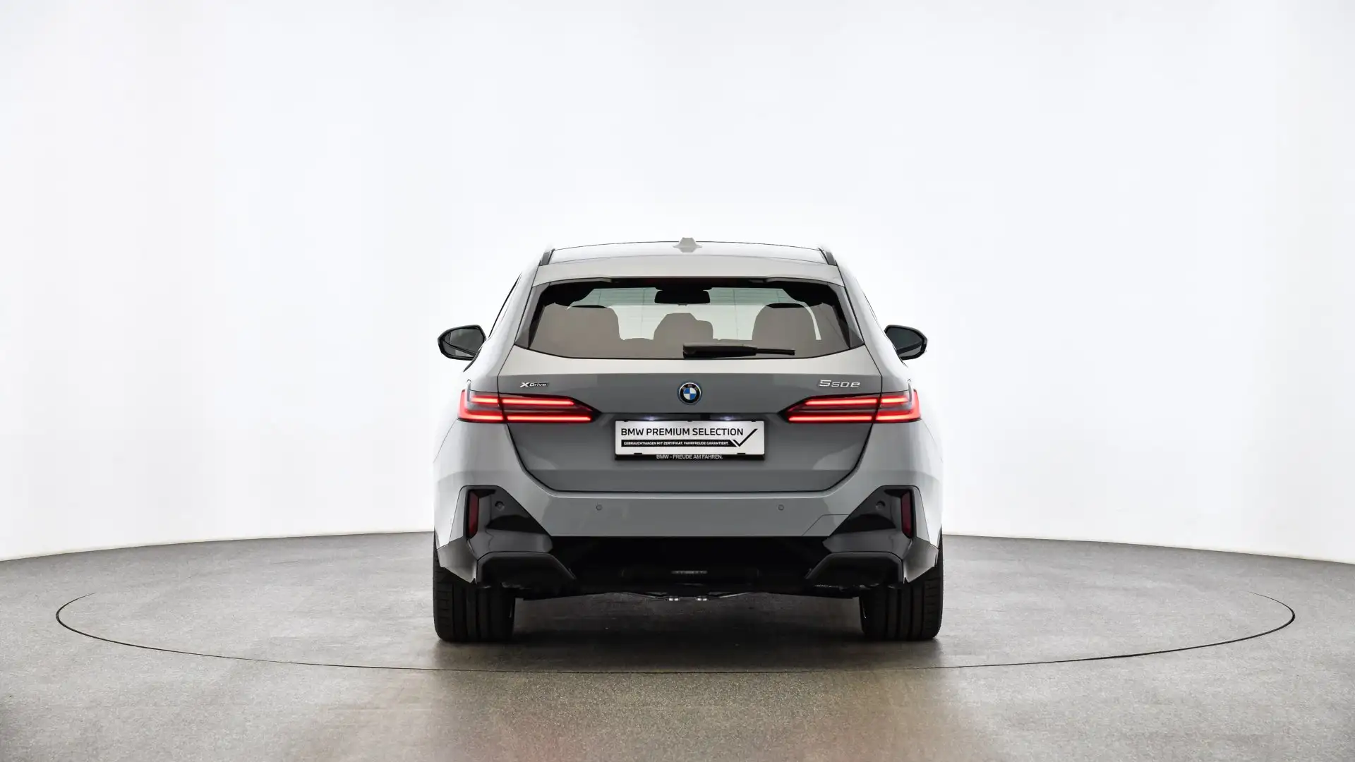 BMW 550 e xDrive Grau - 2