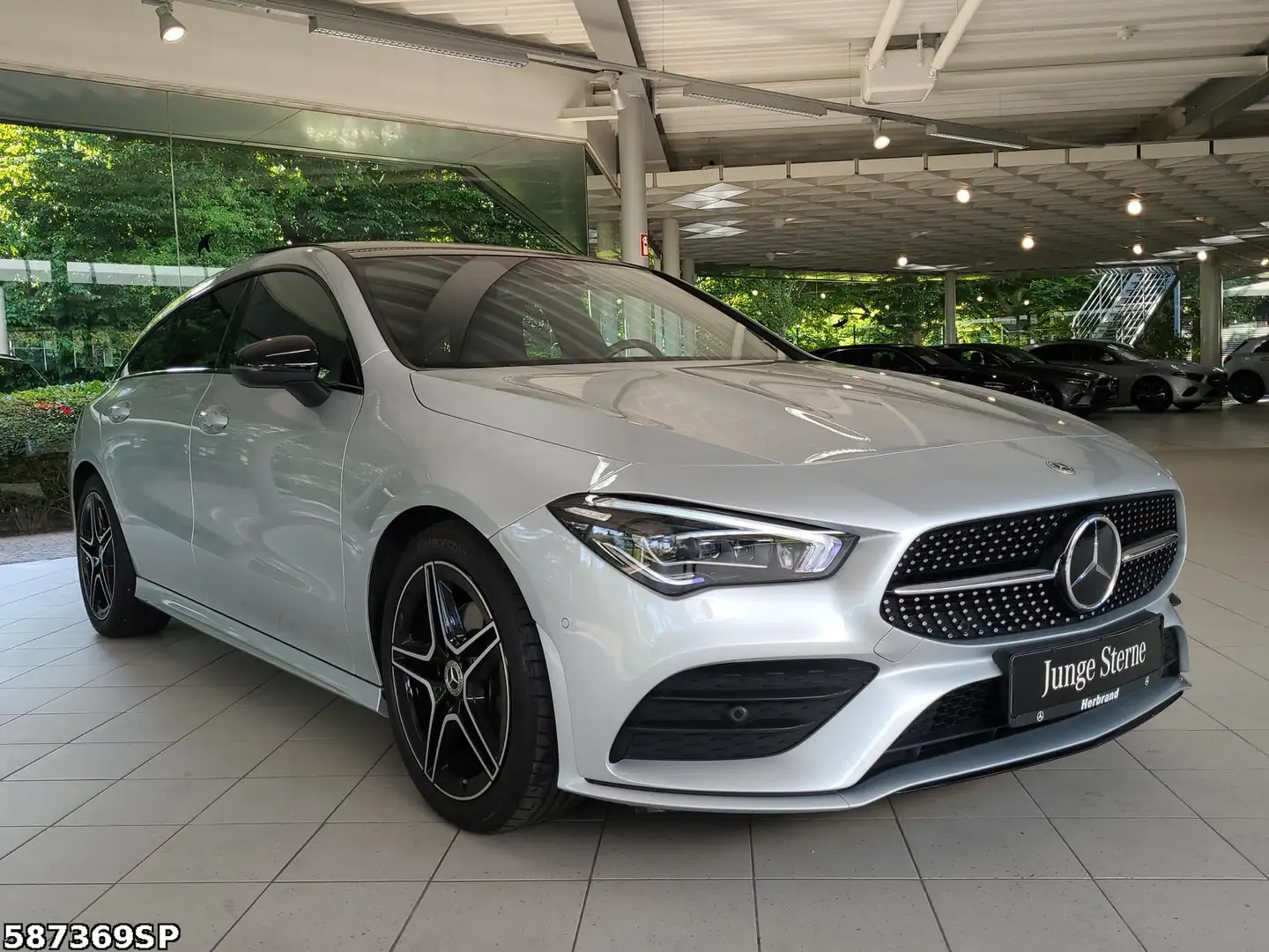 Mercedes-Benz CLA 200 AMG NIGHT AHK PANORAMA Silber - 2