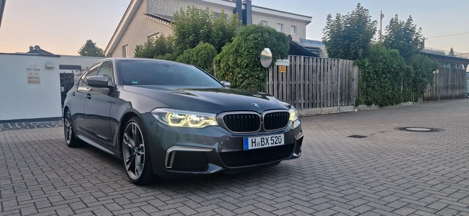 BMW 550 Lim. M550 d xDrive 1 Hand Vollscheckheft Gris - 1