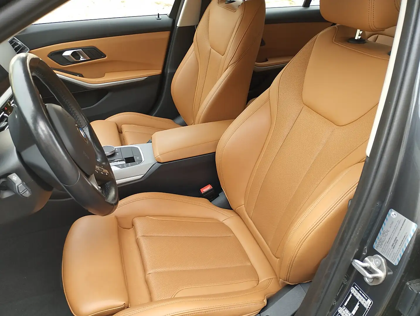 BMW 318 d Touring Aut.Leder,ACC+4xWR auf Alu Grau - 1