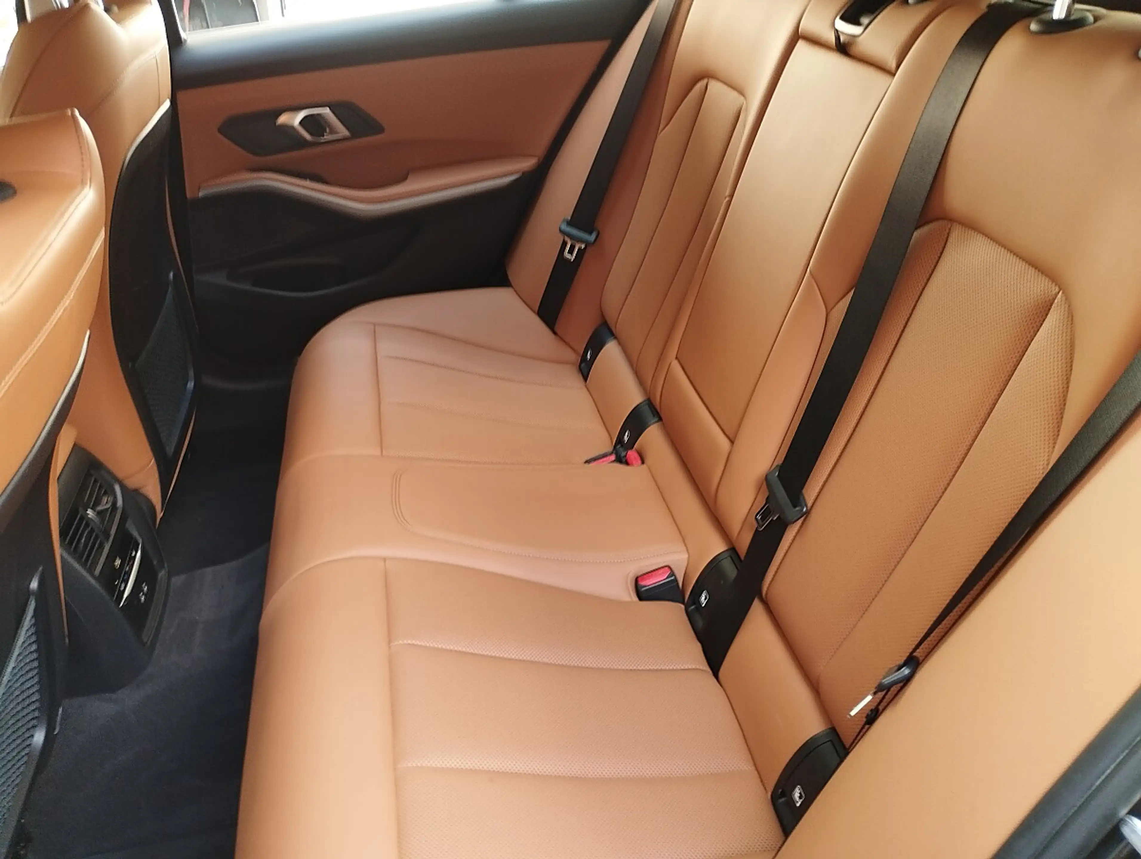 BMW 318 d Touring Aut.Leder,ACC+4xWR auf Alu — photo 11
