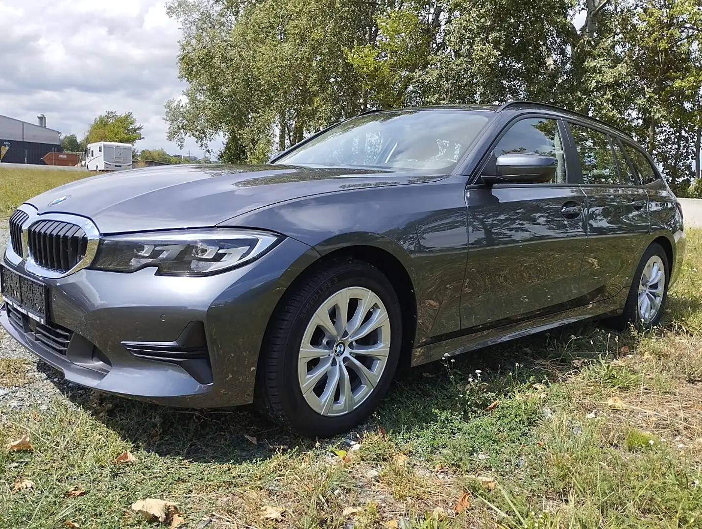 BMW 318 d Touring Aut.Leder,ACC+4xWR auf Alu Grau - 2