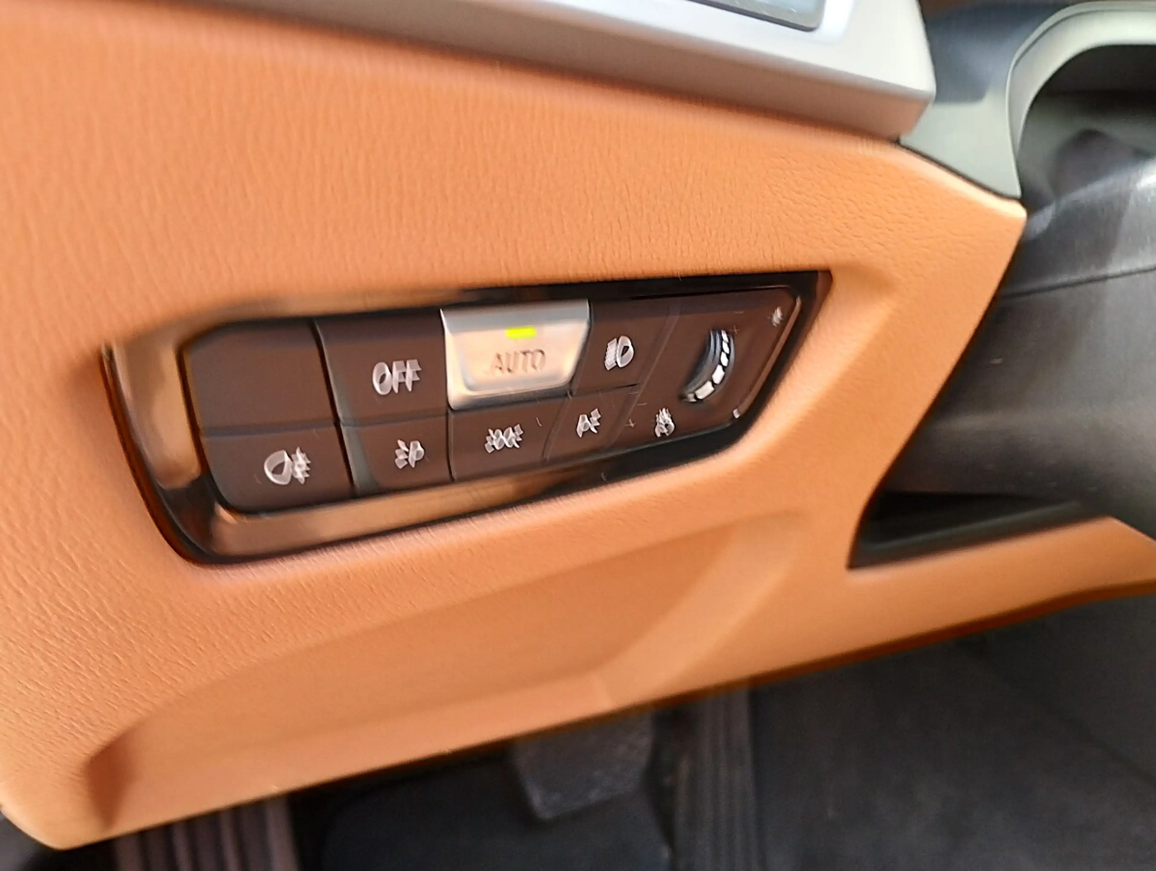 BMW 318 d Touring Aut.Leder,ACC+4xWR auf Alu — photo 13