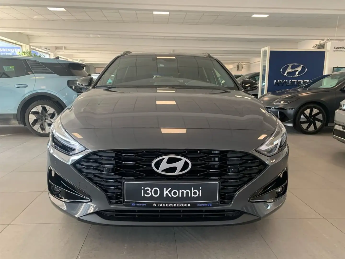 Hyundai i30 Kombi 1,0 TGDI Go! Plus DCT Grau - 2