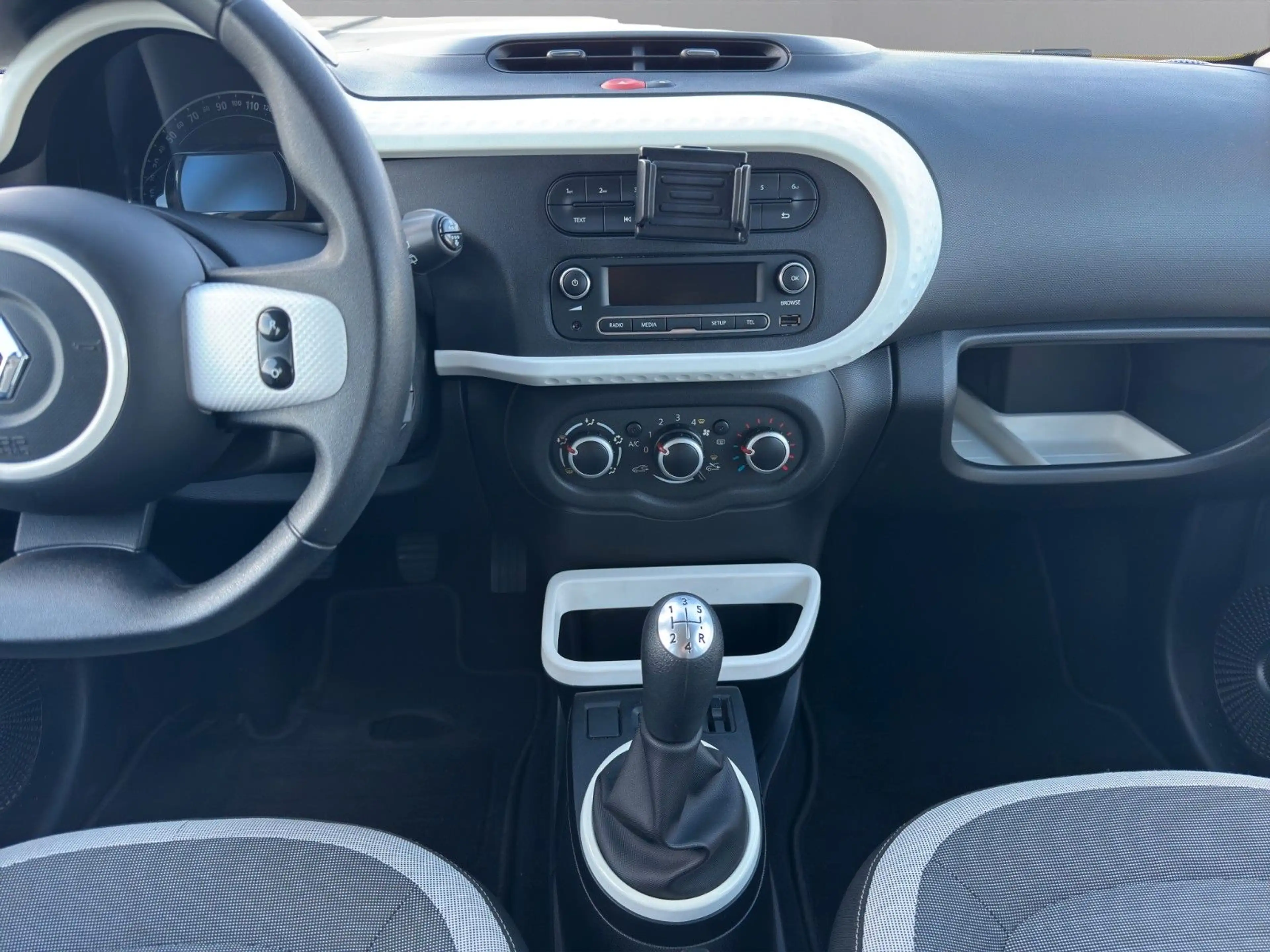 Renault Twingo *Service NEU*Scheckheft*Klima*Bluetooth* — photo 12