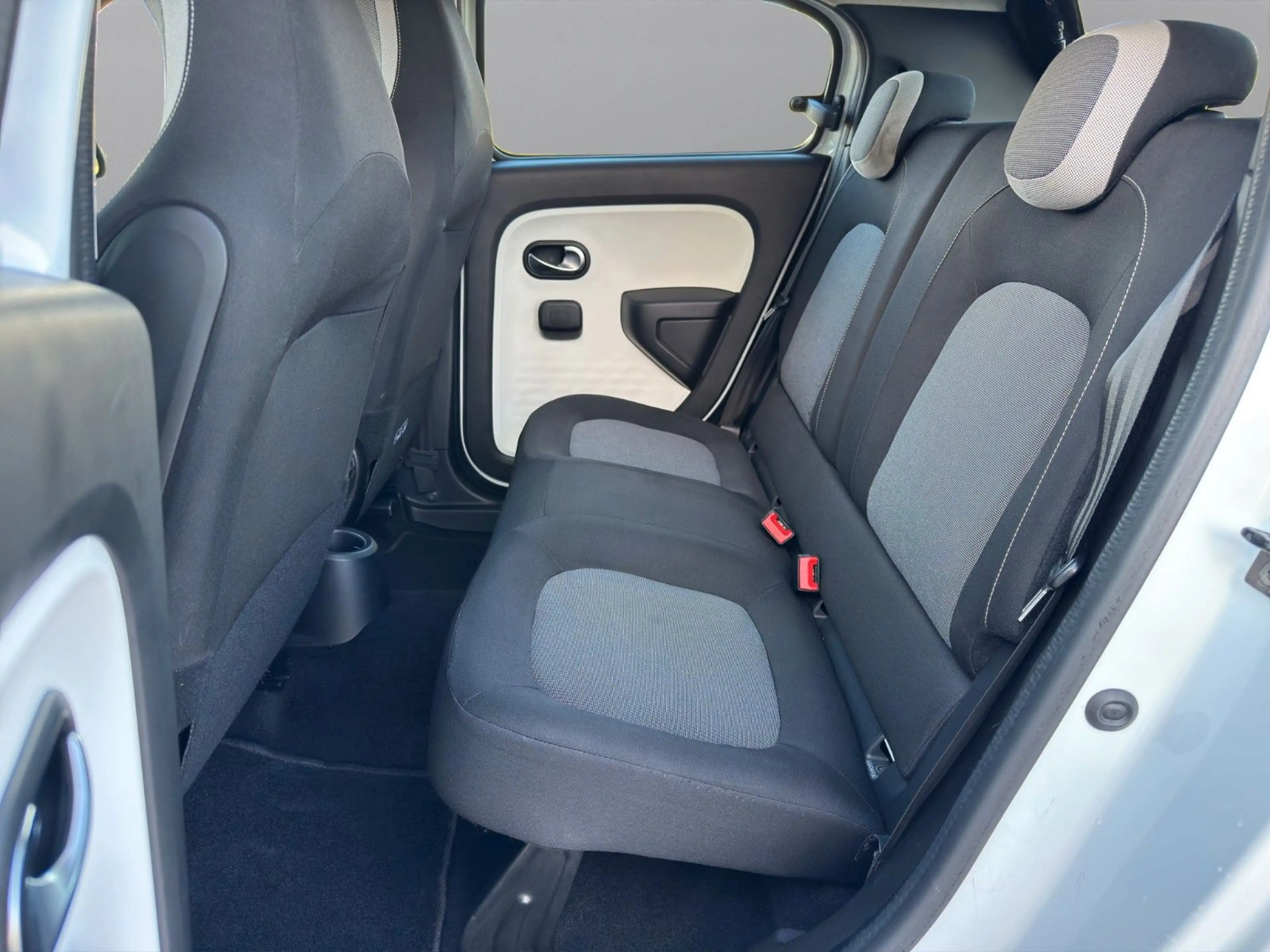 Renault Twingo *Service NEU*Scheckheft*Klima*Bluetooth* — photo 15