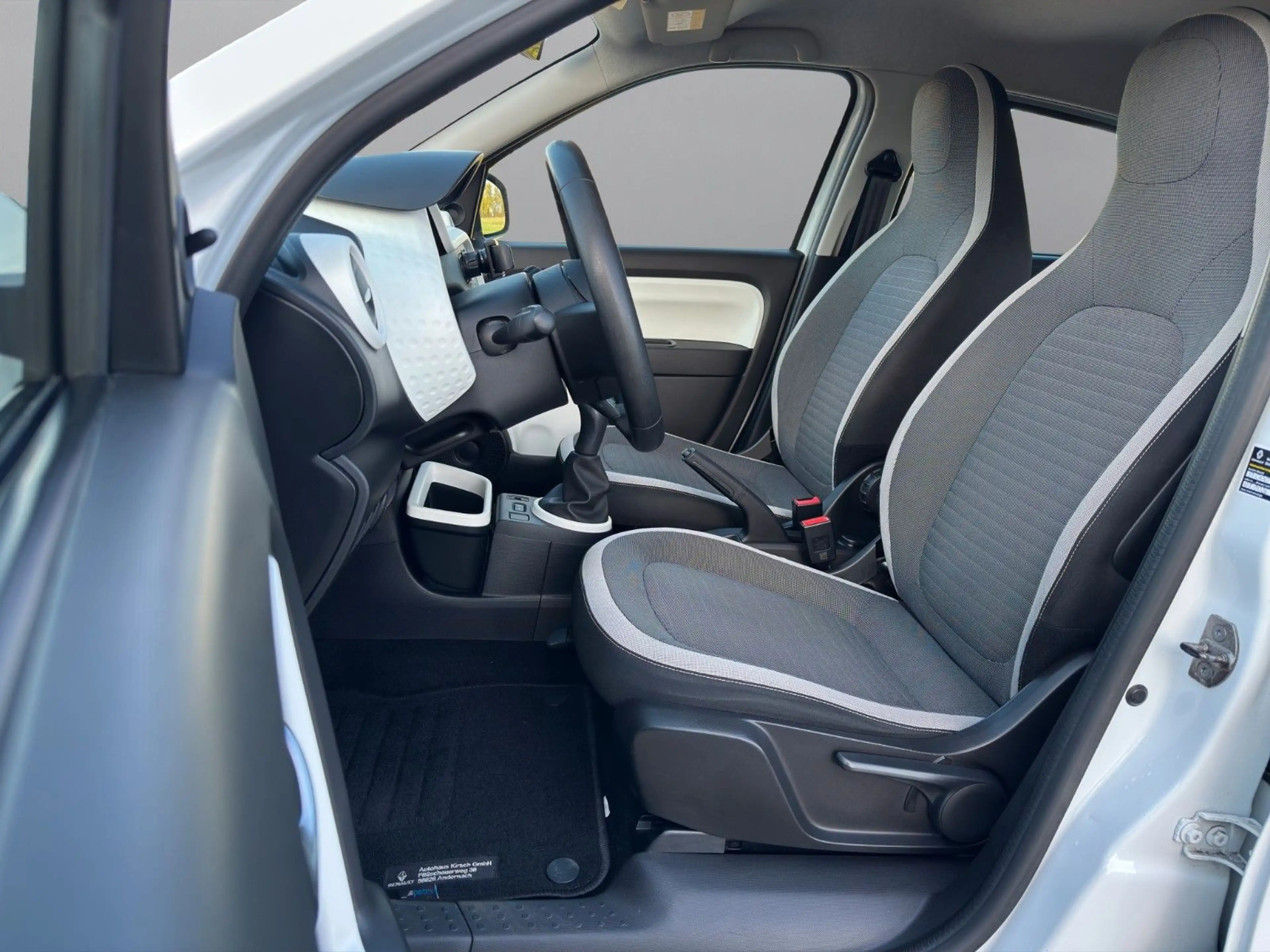 Renault Twingo *Service NEU*Scheckheft*Klima*Bluetooth* — photo 10