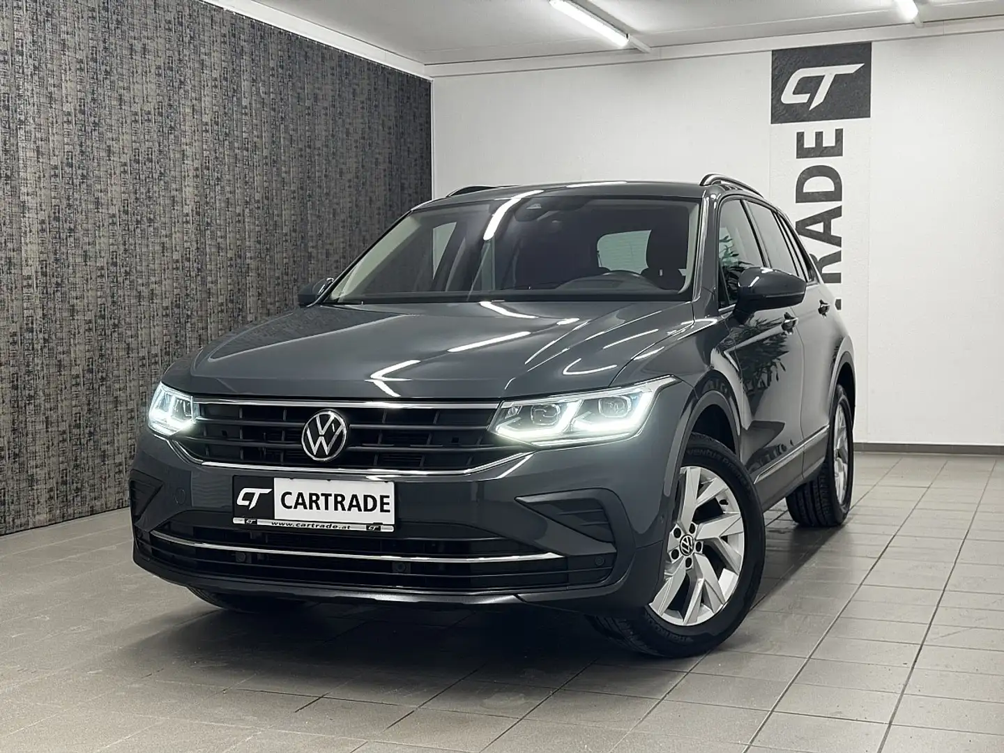 Volkswagen Tiguan 2,0 TDI 4Motion Life DSG /LED/ ACC/ STANDH./ NA... Gris - 1