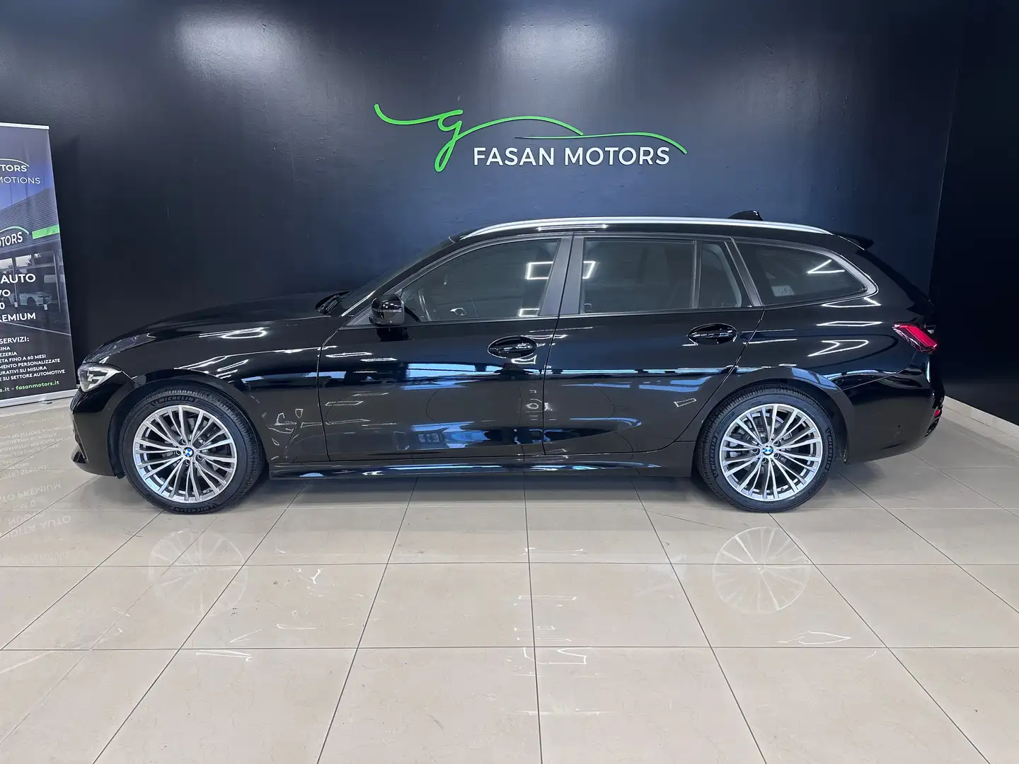 BMW 320 Serie 3 Touring 320d mhev 48V xdrive Bus. Adv auto Nero - 2