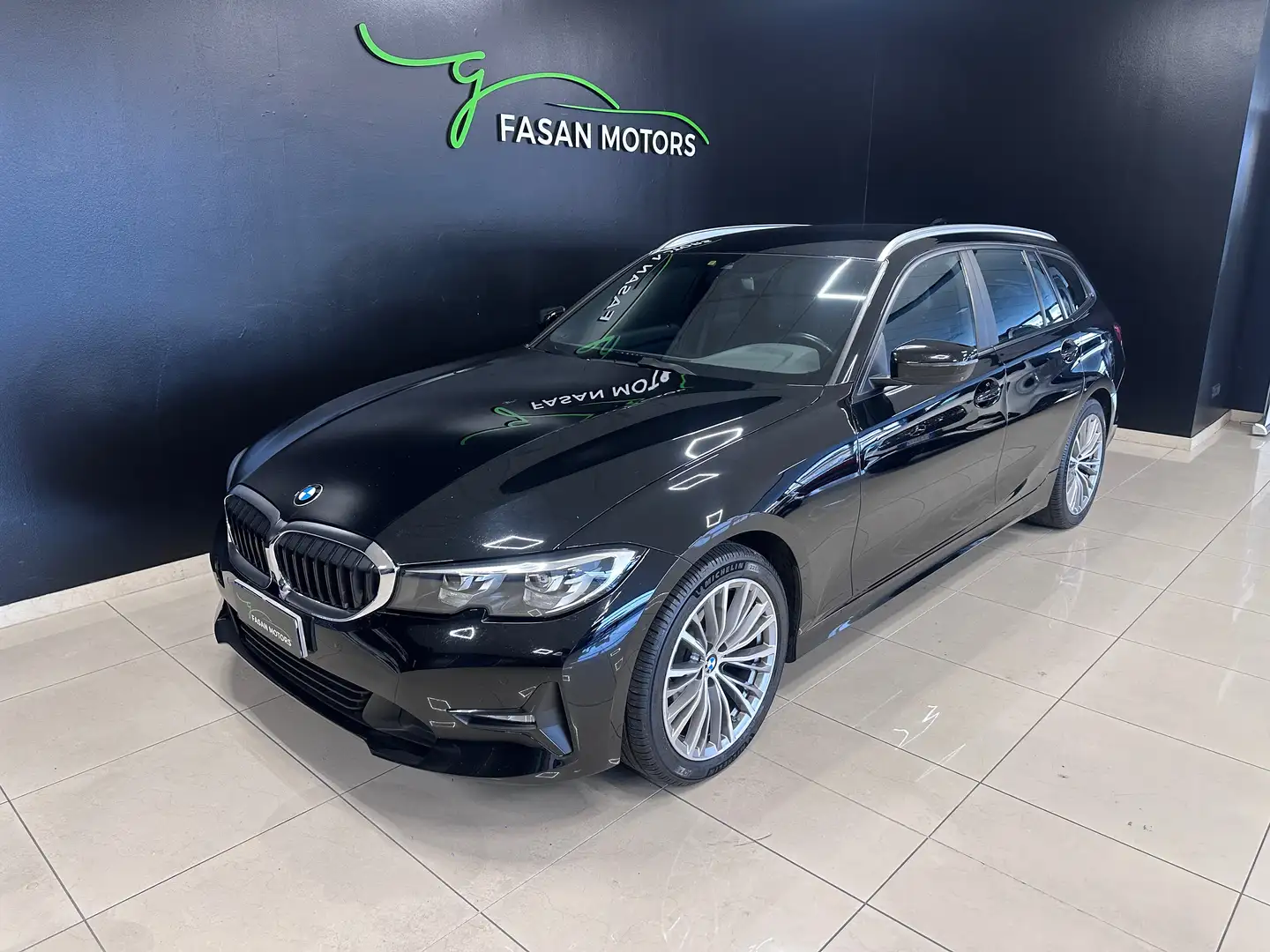 BMW 320 Serie 3 Touring 320d mhev 48V xdrive Bus. Adv auto Nero - 1