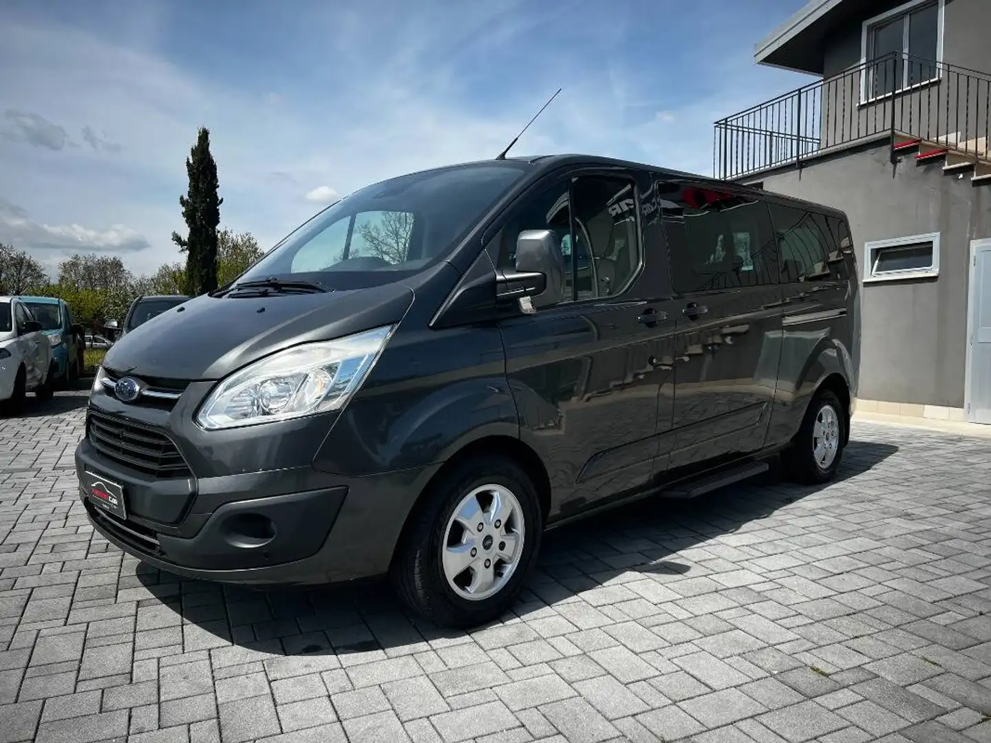 Ford Tourneo Custom 310 2.0 tdci 170cv Titanium L2H1 E6 Grau - 2