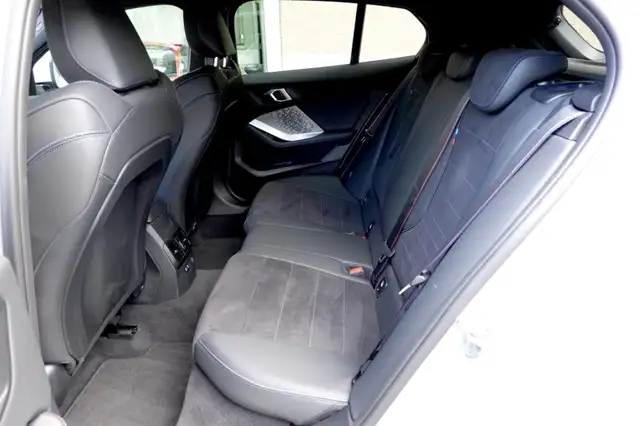 BMW 1 Series view 9