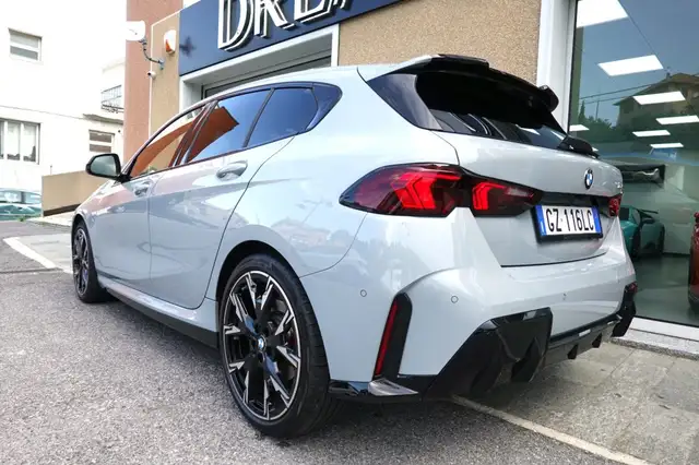 BMW 1 Series view 3