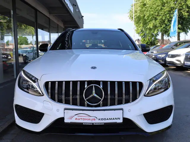 Mercedes-Benz C-Class view 4