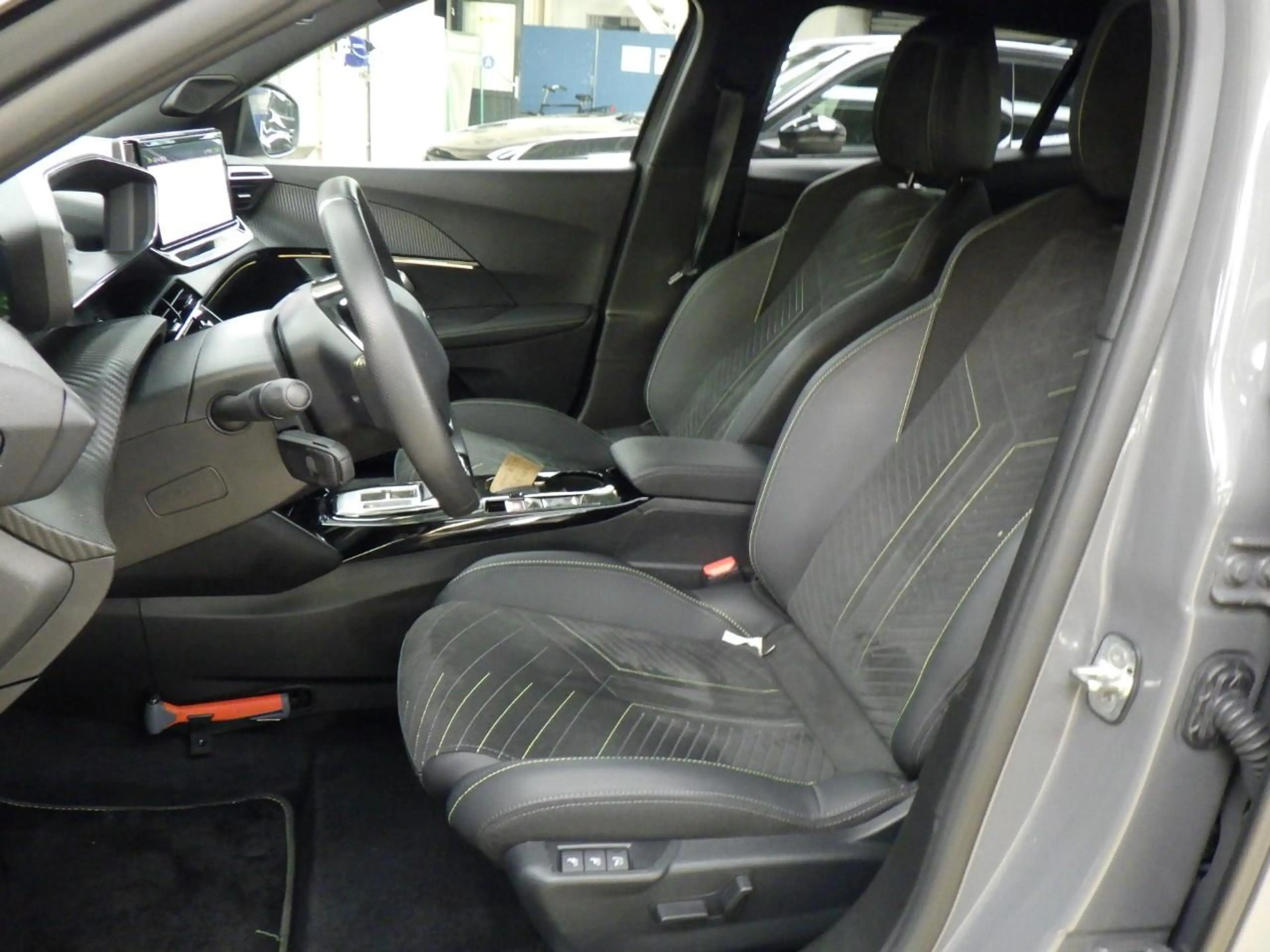Peugeot e-2008 GT | Active Safety Brake met camera en radar (auto — photo 11