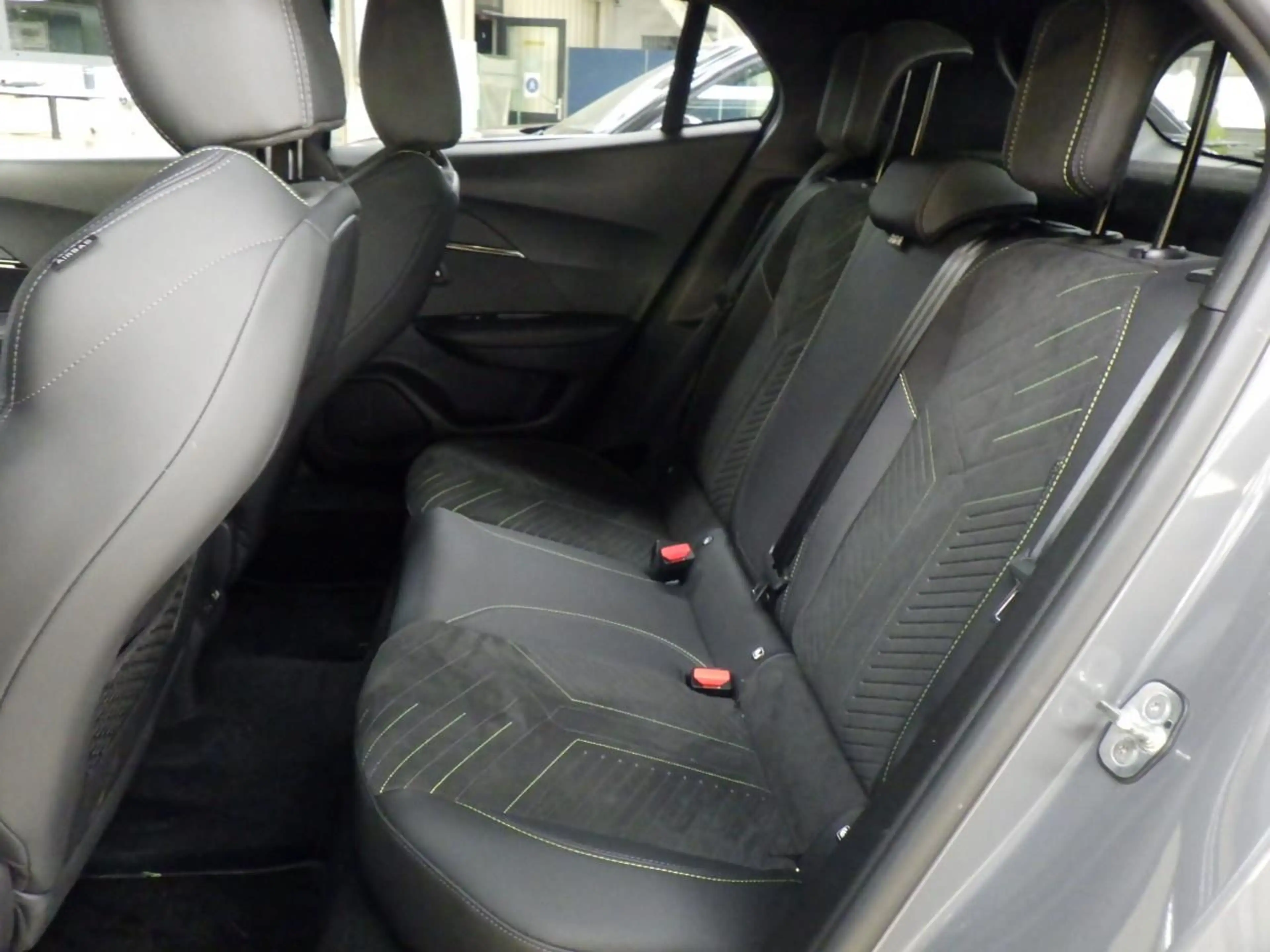 Peugeot e-2008 GT | Active Safety Brake met camera en radar (auto — photo 10