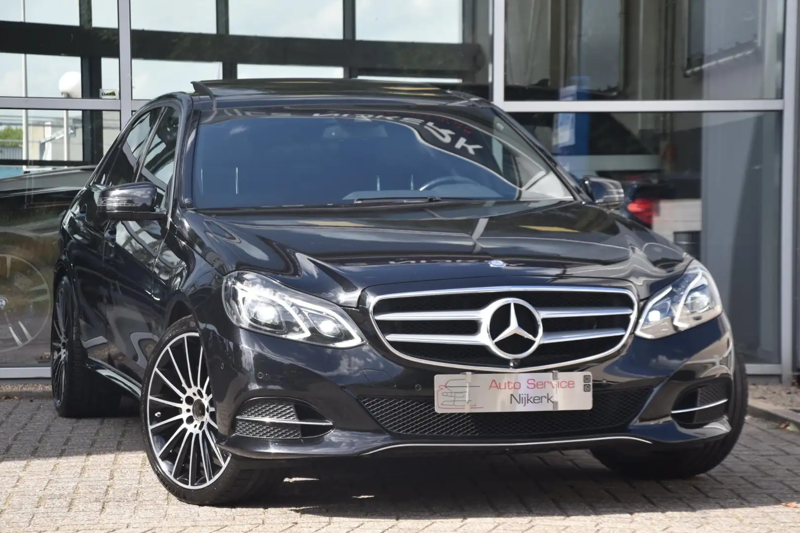 Mercedes-Benz E 400 Avantgarde AMG Aut. Leder 360 Camera Trekhaak Pano Noir - 1