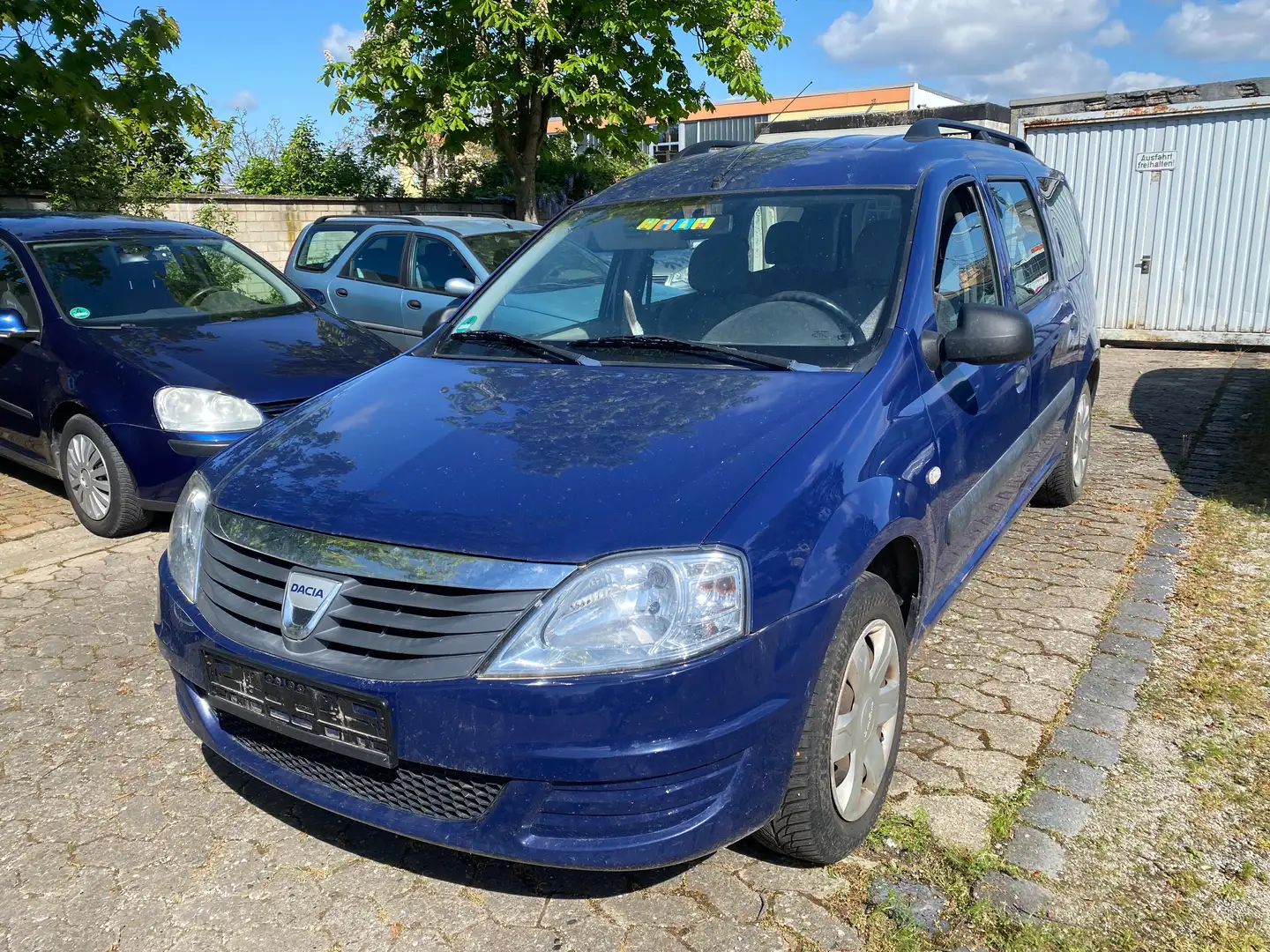 Dacia Logan Ambiance Blau - 1