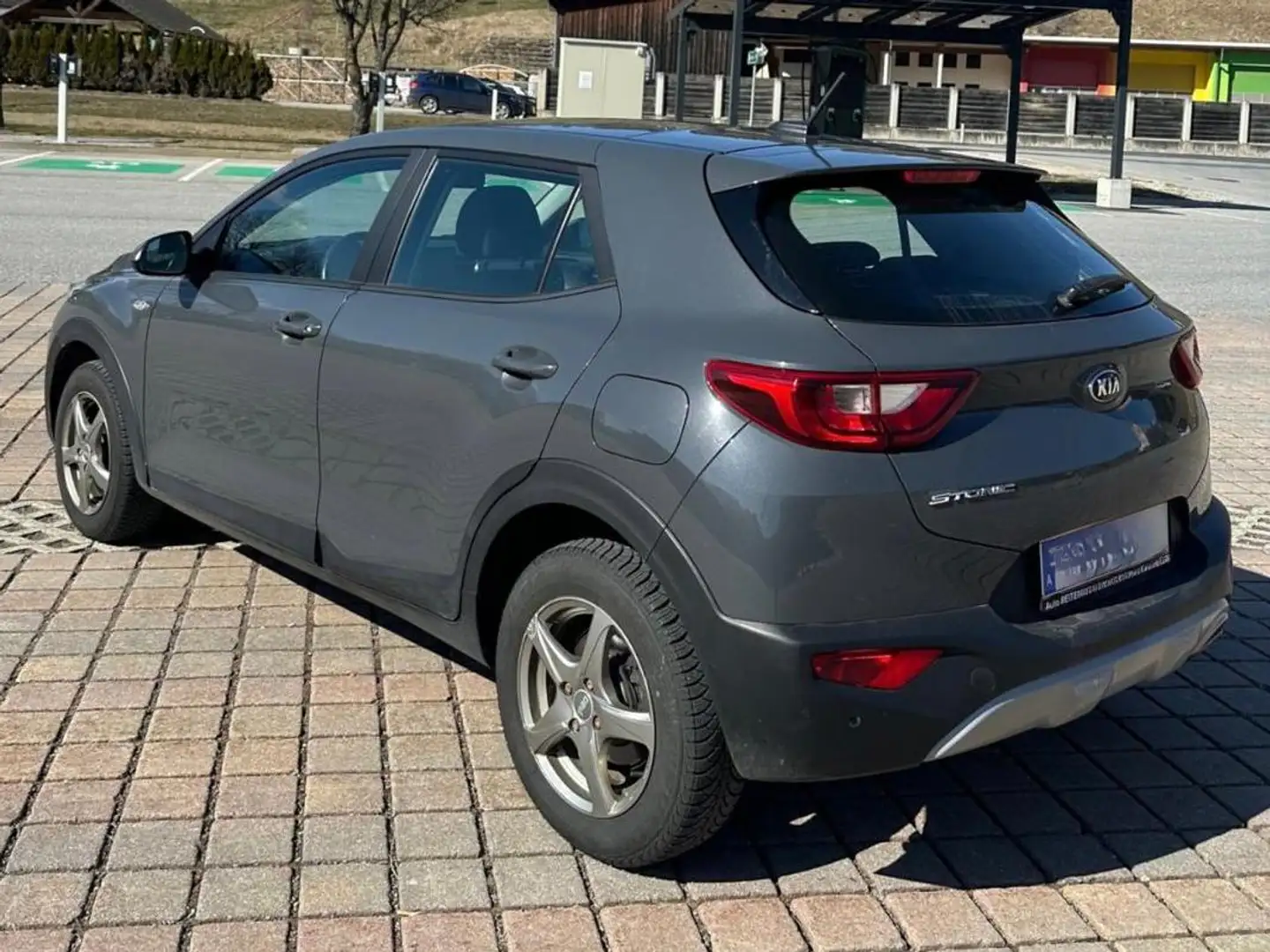 Kia Stonic Stonic 1,25 MPI ISG Silber Silber Grau - 1