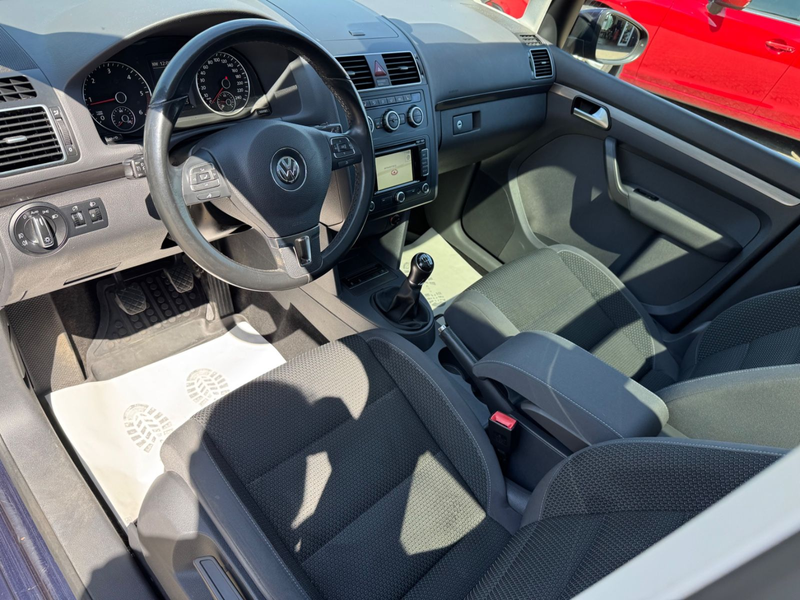 Volkswagen Touran Comfortline BMT Navi Panorama PDC 7.Sitze — photo 11