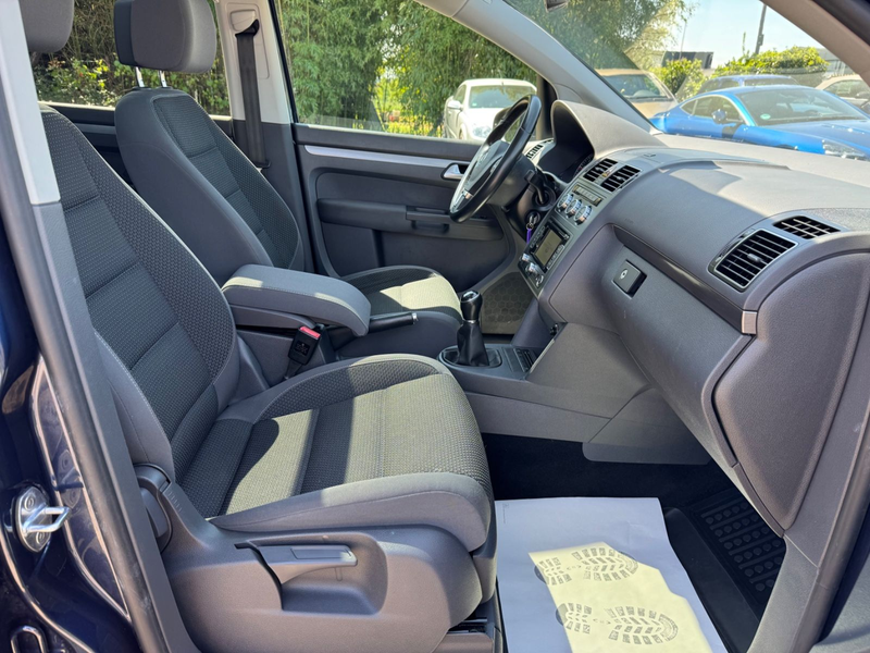 Volkswagen Touran Comfortline BMT Navi Panorama PDC 7.Sitze — photo 15
