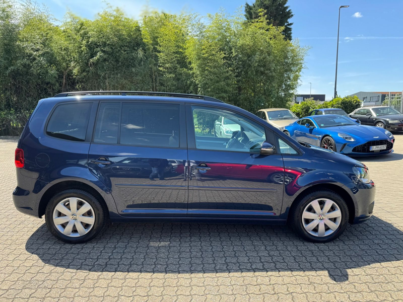 Volkswagen Touran Comfortline BMT Navi Panorama PDC 7.Sitze — photo 10