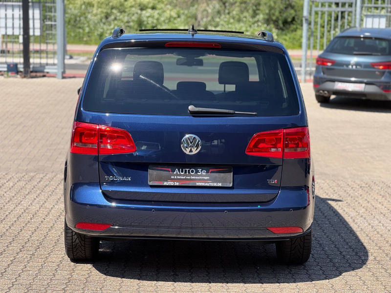 Volkswagen Touran Comfortline BMT Navi Panorama PDC 7.Sitze — photo 8