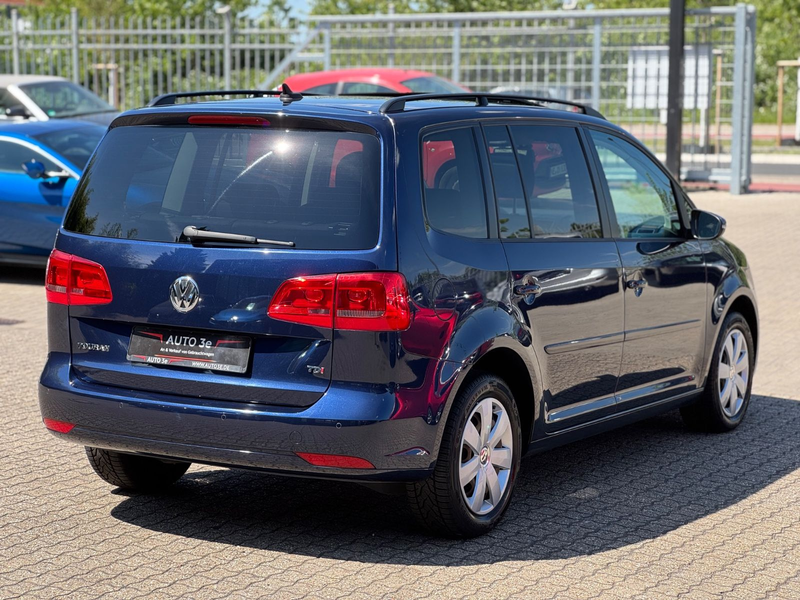Volkswagen Touran Comfortline BMT Navi Panorama PDC 7.Sitze — photo 6