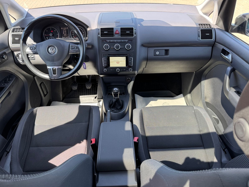 Volkswagen Touran Comfortline BMT Navi Panorama PDC 7.Sitze — photo 13