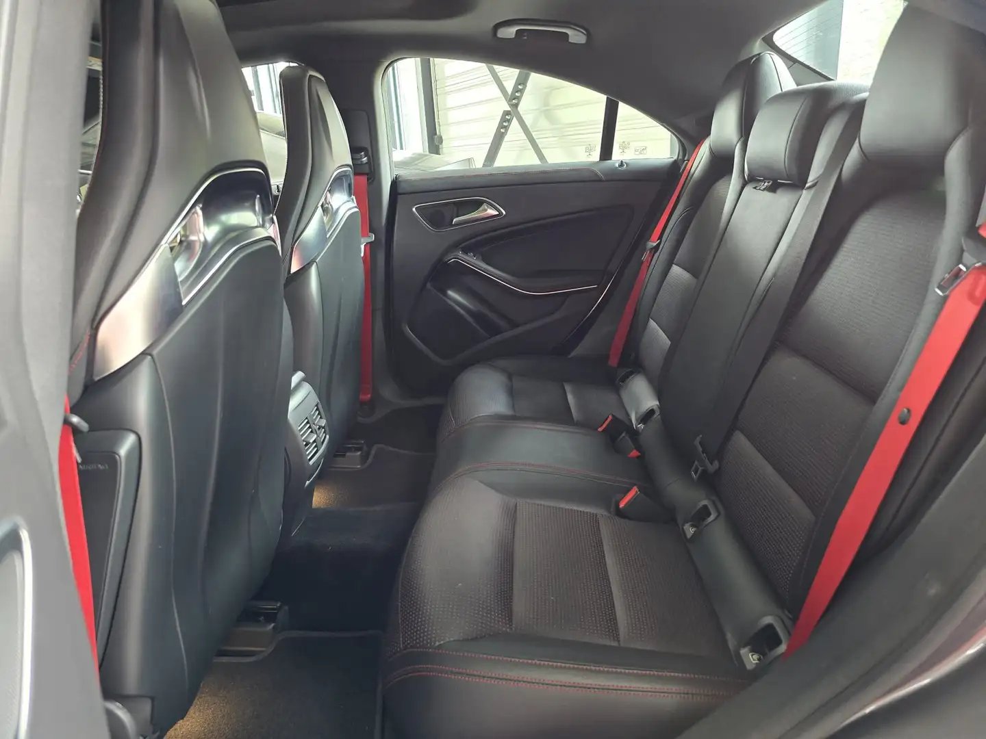 Mercedes-Benz CLA 250 CLA+250+7-G+DCT+4Matic+Version+Sport Szürke - 2