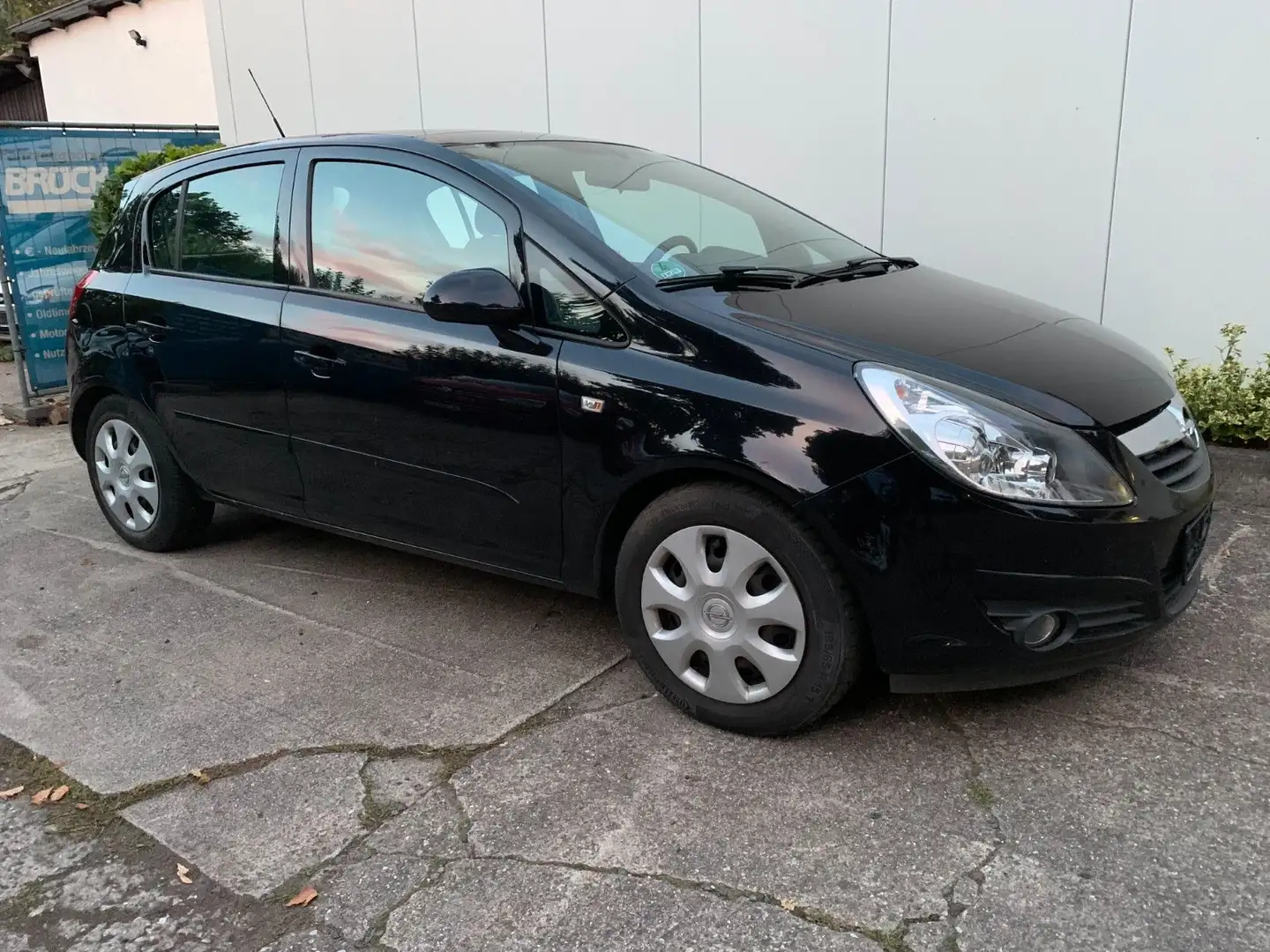 Opel Corsa 4 Trg Klima ZV etc Tüv + Insp neu Schwarz - 1