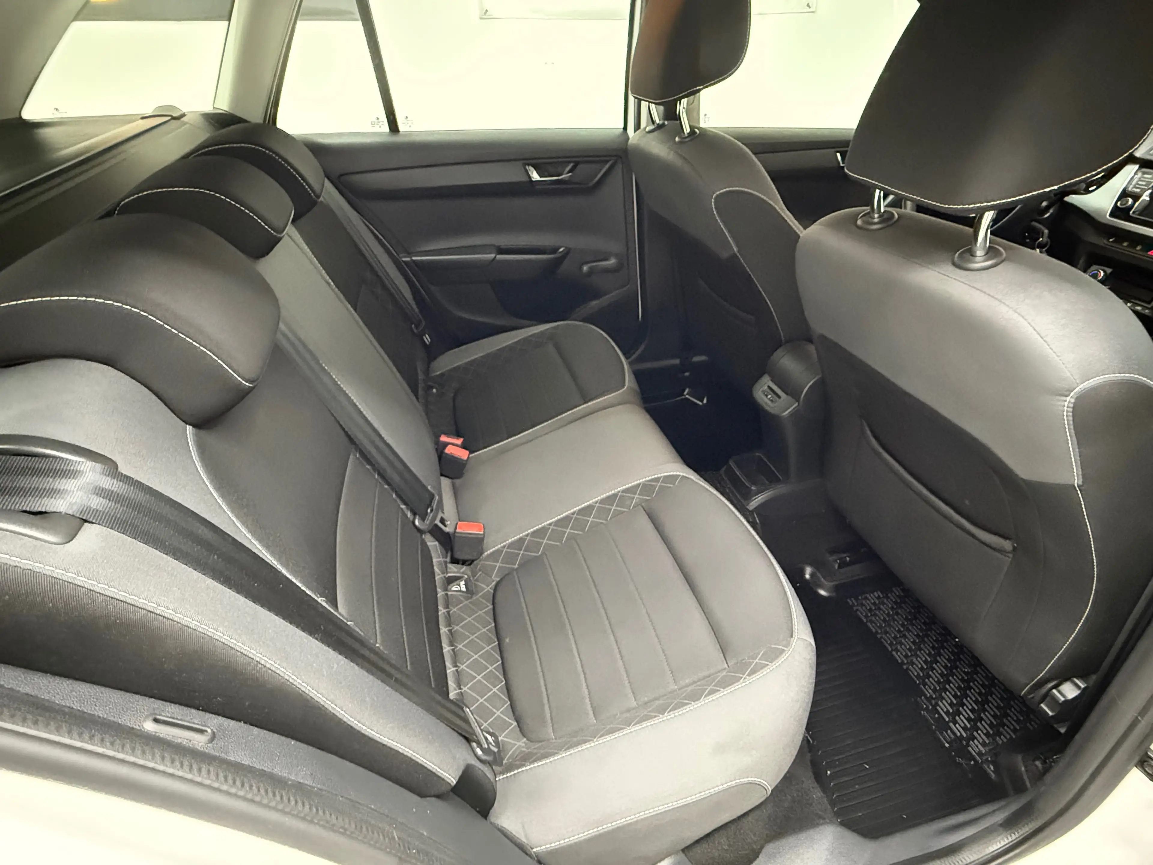 Skoda Fabia Ambition — photo 14