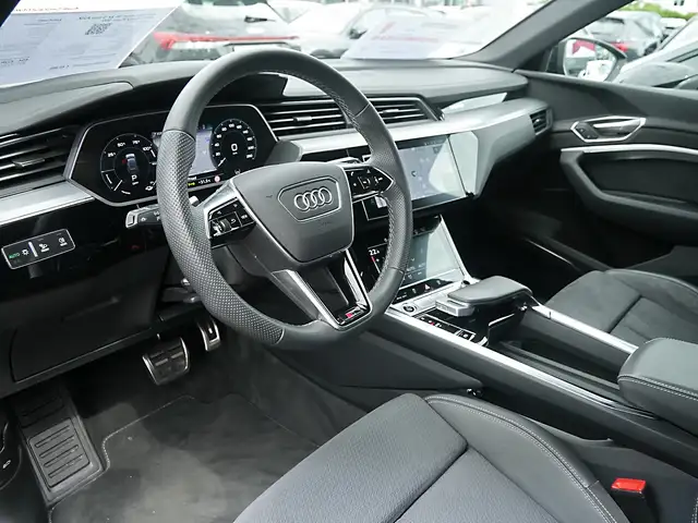 Audi Q8 E-Tron view 8
