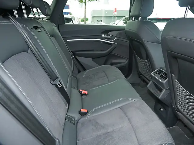 Audi Q8 E-Tron view 7
