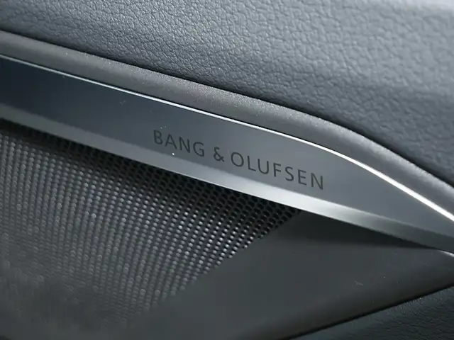 Audi Q8 E-Tron view 11