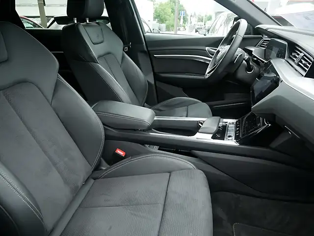 Audi Q8 E-Tron view 6