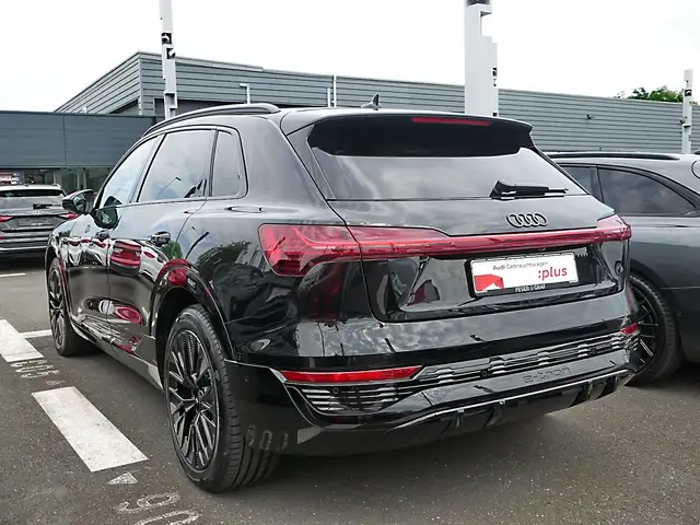 Audi Q8 E-Tron view 4