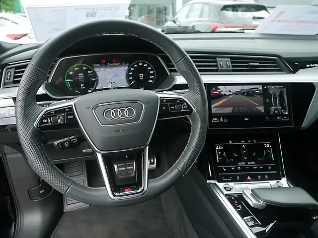 Audi Q8 E-Tron view 5